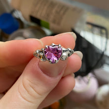 Load image into Gallery viewer, Swirly Heart Ring
